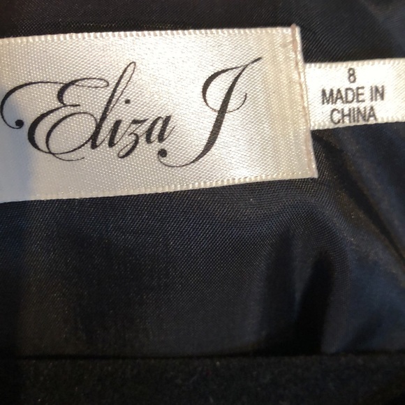 Beautiful dress-perfect for a fancy night out or mother of the bride. Size 8 - Picture 6 of 11